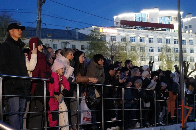 Росгвардейцы приняли участие в охране общественного порядка во время торжественного открытия фонтана в парке им. Кирова