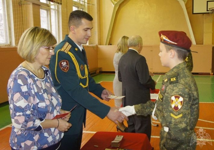 Росгвардейцы поздравили кировских кадетов с принесением клятвы на верность Отечеству