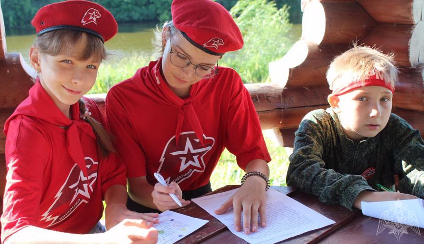 Юнармейцы написали письма для молодого пополнения кировского соединения Росгвардии