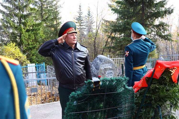 В Уфе открыли памятник генерал-лейтенанту Артуру Ахметханову