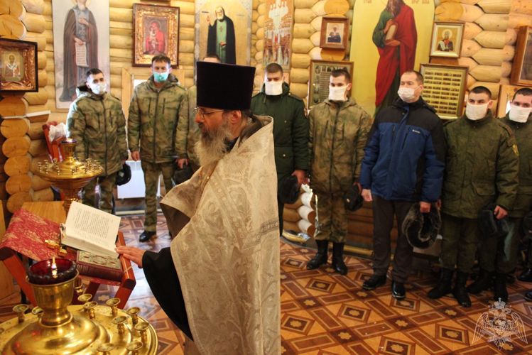В кировской воинской части Росгвардии прошел праздничный молебен по случаю Рождества Христова