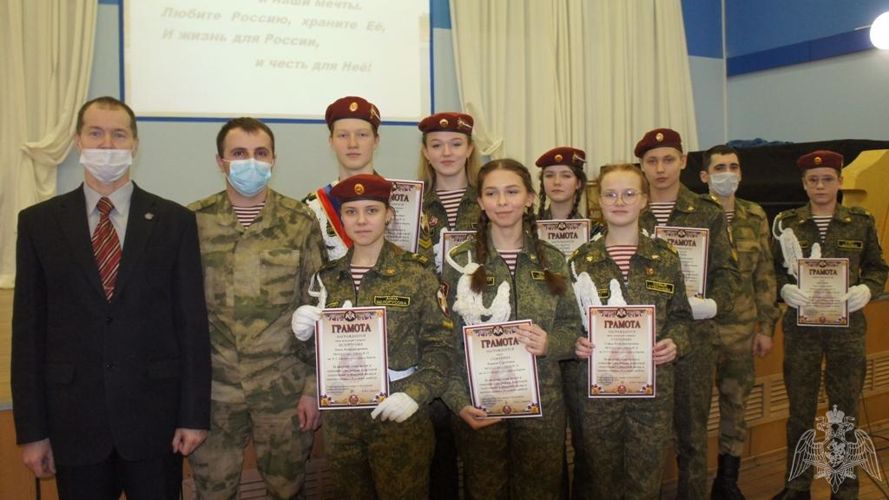 В Кирове росгвардейцы вручили грамоты подшефным кадетам 