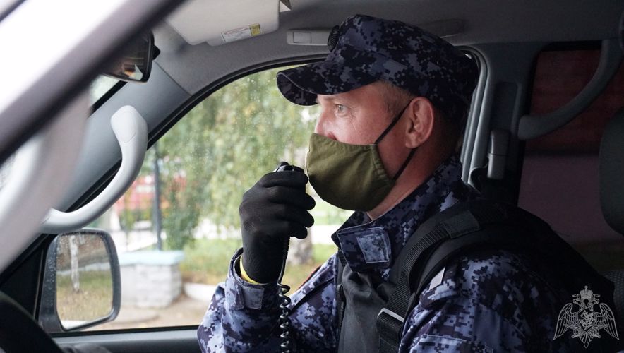 В Кирове сотрудники Росгвардии выявили водителей, подозреваемых в управлении транспортным средством в состоянии опьянения
