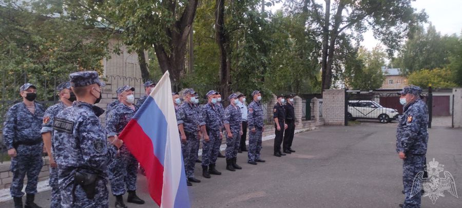 В кировском отделе вневедомственной охраны Росгвардии прошли мероприятия, посвященные Дню Государственного флага РФ и годовщине Курской битвы