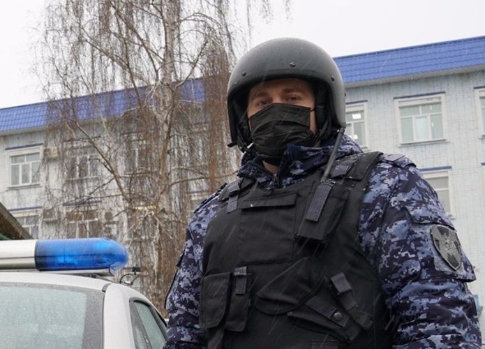 Кировские росгвардейцы задержали подозреваемого в попытке кражи денег из терминала