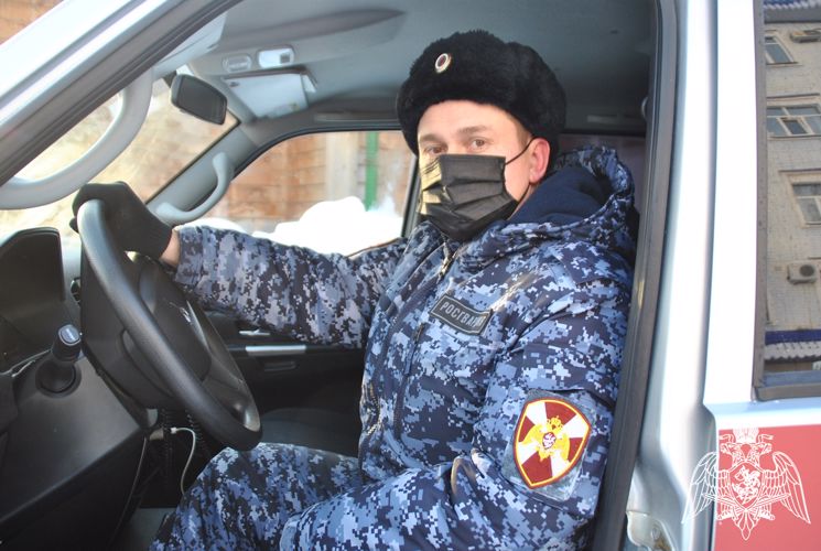 В Кирове росгвардейцы задержали гражданина, подозреваемого в приобретении наркотиков