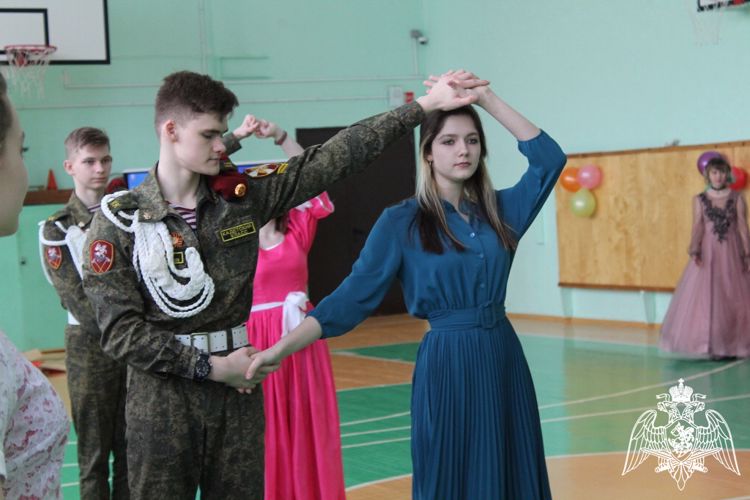 В городе Кирове кадеты Росгвардии блистали на балу