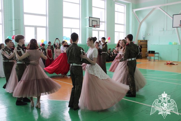 В городе Кирове кадеты Росгвардии блистали на балу