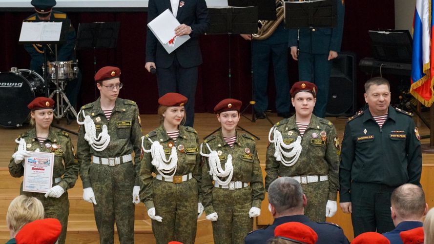 В Кирове росгвардейцы приняли участие в награждении победителей месячника военно-патриотического воспитания
