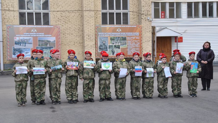 В рамках акции «Своих не бросаем» в Кирове на территории воинской части Росгвардии высадили кедровую аллею