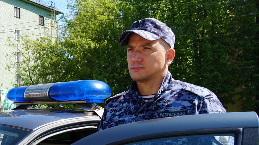 Кировские росгвардейцы задержали подозреваемых в открытом хищении спиртного 