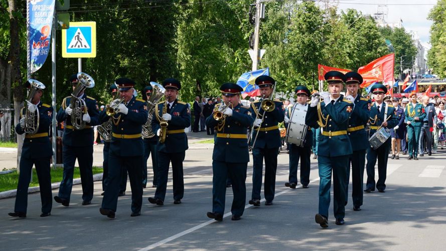 В Кирове военнослужащие и сотрудники Росгвардии приняли участие в мероприятиях, посвященных Дню памяти и скорби