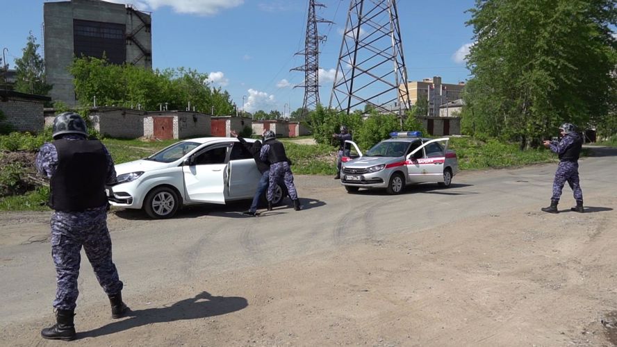 Росгвардейцы рассказали кировчанам как уберечься от квартирных краж и угона транспортных средств