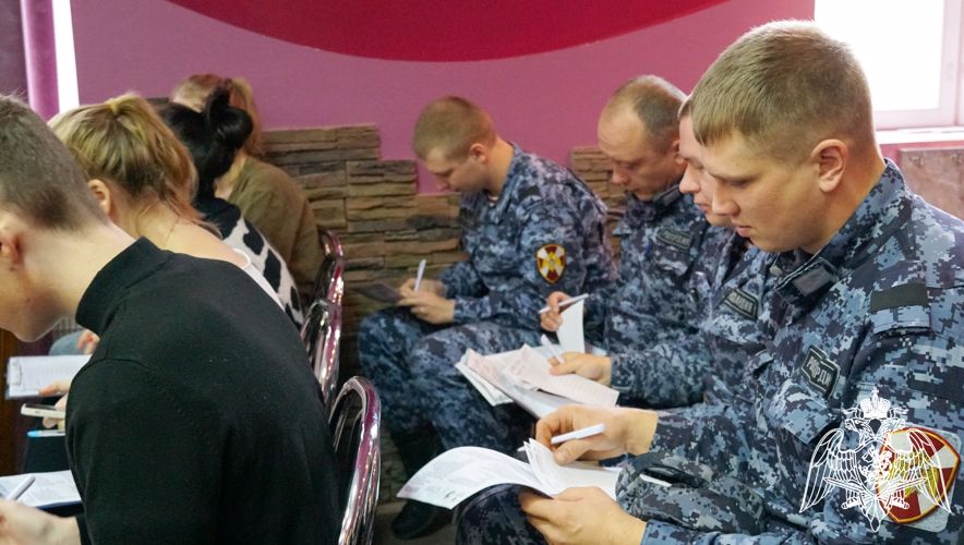 В Кирове росгвардейцы приняли участие в международной просветительской акции «Большой этнографический диктант-2022»
