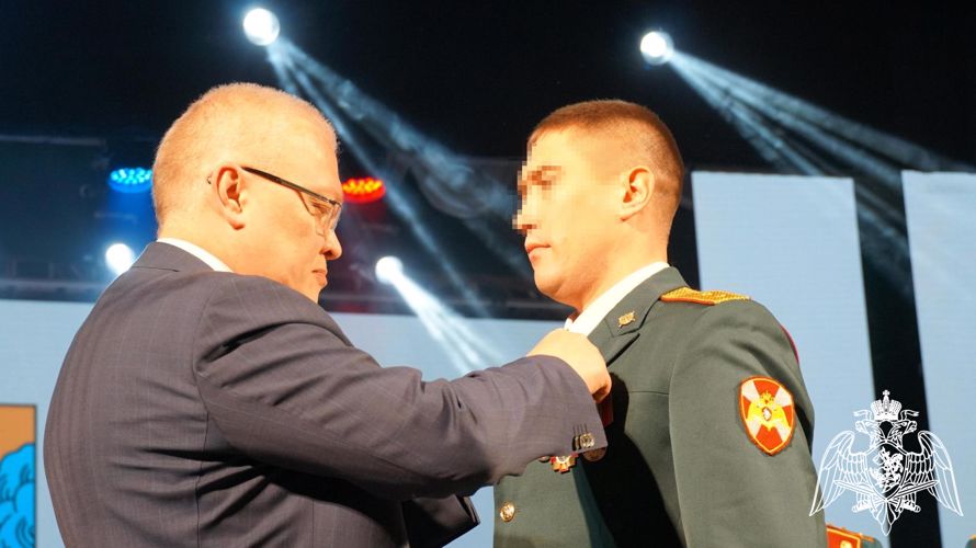 В Кирове глава региона вручил государственные награды росгвардейцам
