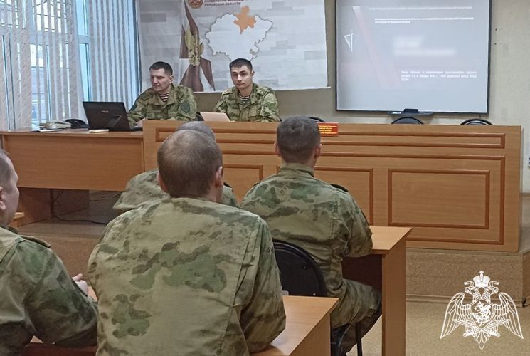 Кировские росгвардейцы провели урок мужества для учащихся кстининской школы