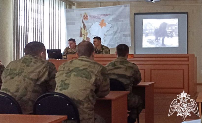 Кировские росгвардейцы провели урок мужества для учащихся кстининской школы
