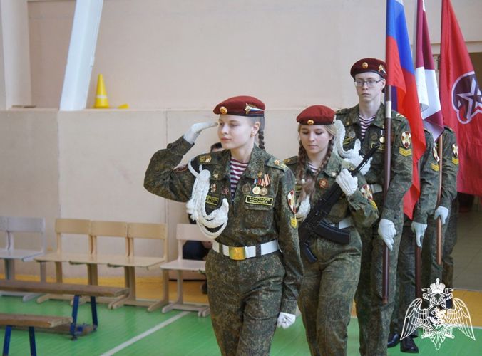 Ветераны Росгвардии приняли участие в смотре патриотической песни подшефных кадет
