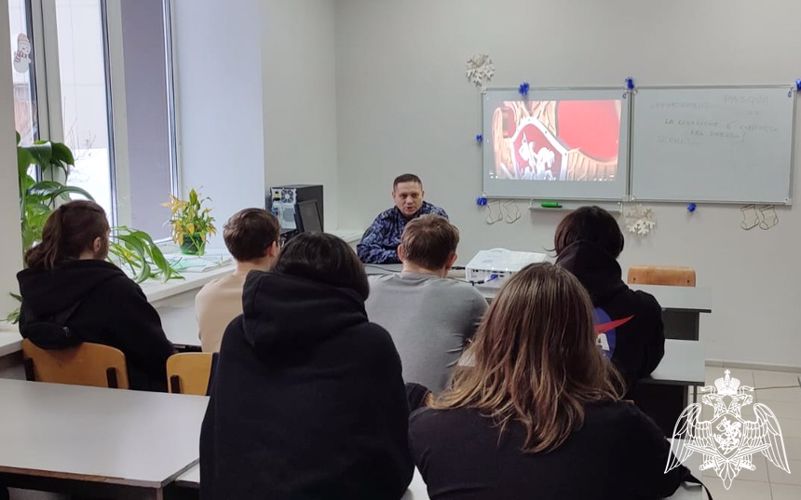 В Кирове росгвардейцы рассказали студентам о службе во вневедомственной охране Росгвардии