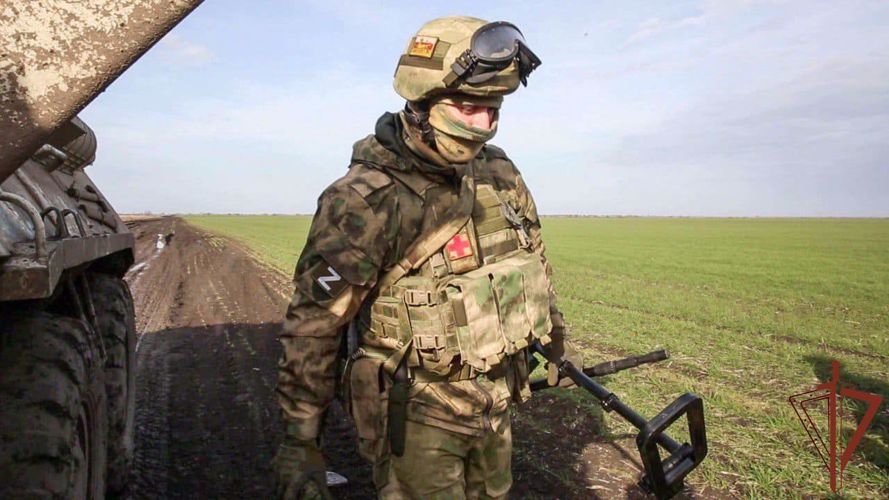 Росгвардейцы за неделю уничтожили более 200 взрывоопасных предметов, склады и боевую технику противника в Херсонской и Запорожской областях