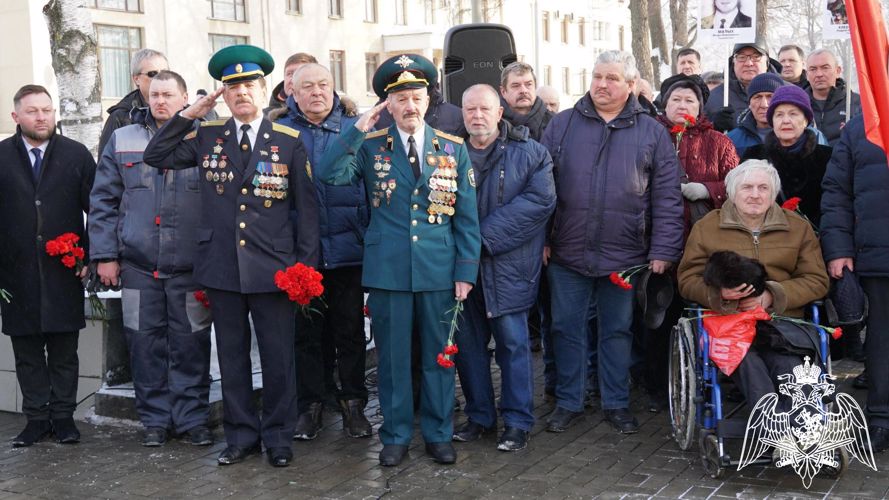 В Кирове сотрудники и ветераны Росгвардии почтили память воинов-интернационалистов