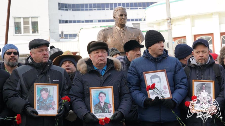 В Кирове сотрудники и ветераны Росгвардии почтили память воинов-интернационалистов