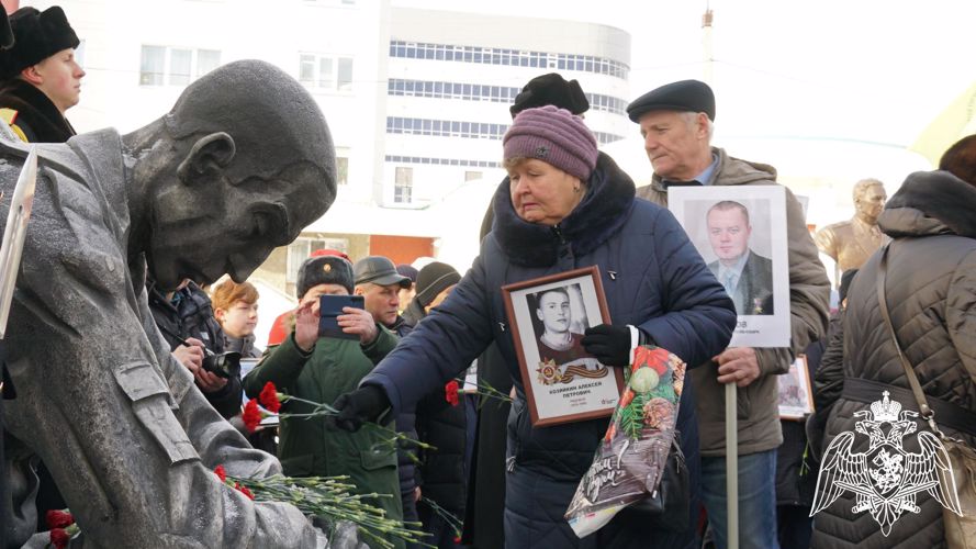 В Кирове сотрудники и ветераны Росгвардии почтили память воинов-интернационалистов