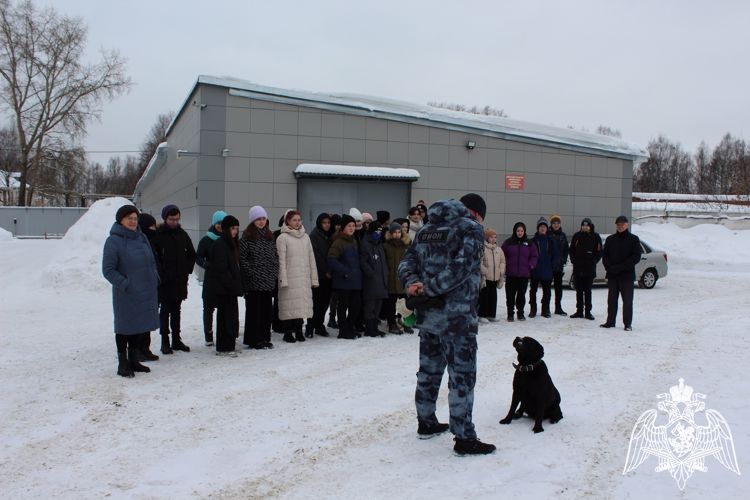 Кировские школьники посетили ОМОН «Вятич» 