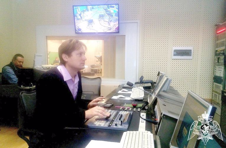 Совет ветеранов кировской части Росгвардии организовал встречу личного состава с известным режиссером
