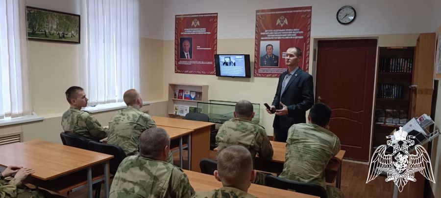 Ветеран Росгвардии напомнил военнослужащим по призыву о мужестве жителей блокадного Ленинграда