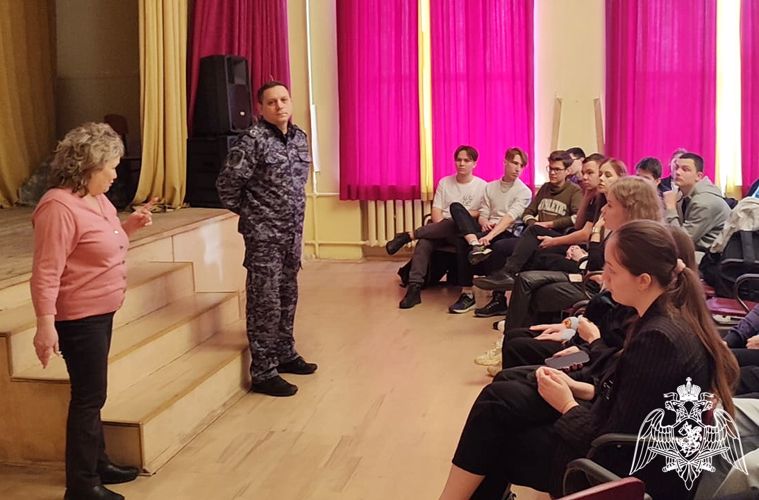 В Кирове росгвардейцы рассказали гимназистам о службе во вневедомственной охране