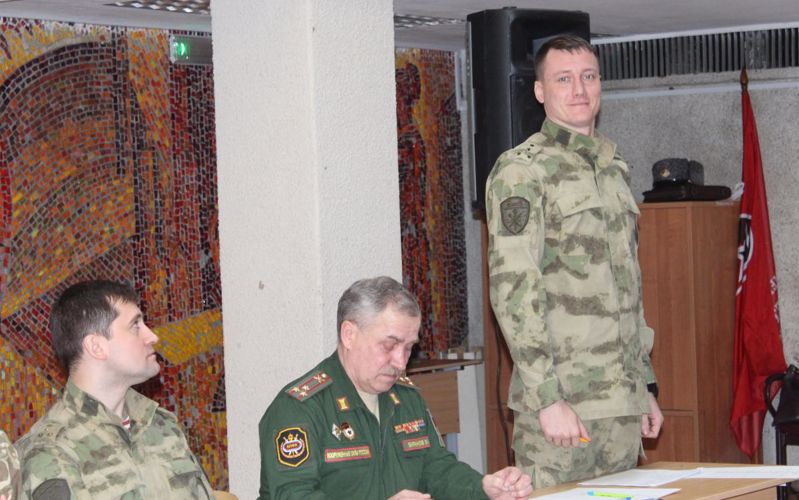 В Кирове в городском конкурсе знаменных групп лидировали подшефные Росгвардии