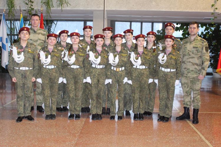 В Кирове в городском конкурсе знаменных групп лидировали подшефные Росгвардии
