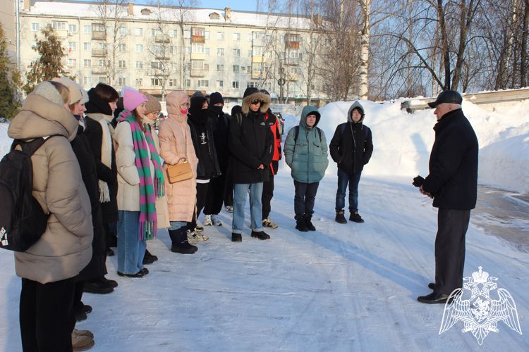  В Кирове подшефные ОМОН «Вятич» Росгвардии поздравили бойцов с Днем защитника Отечества  