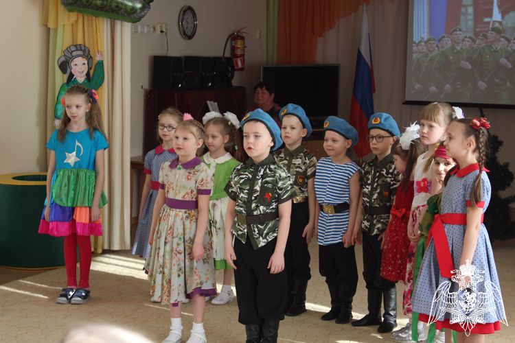  В Кирове подшефные ОМОН «Вятич» Росгвардии поздравили бойцов с Днем защитника Отечества  