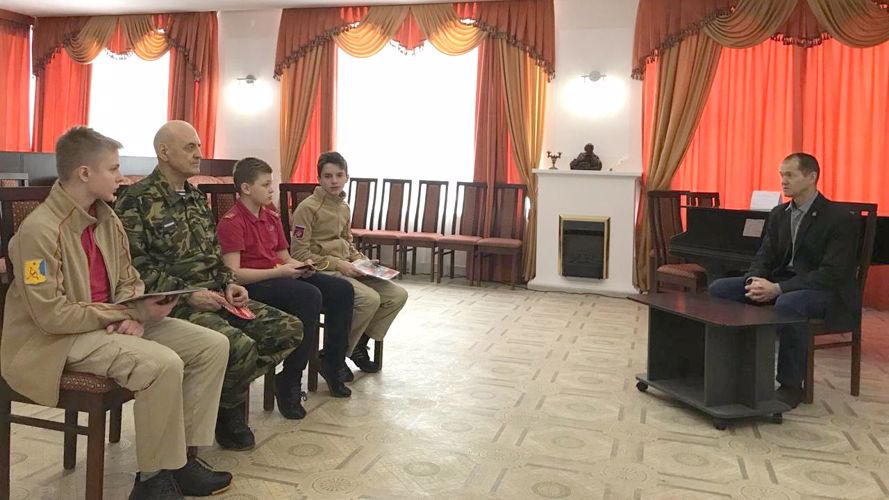 В Кирове ветераны Росгвардии рассказали кадетам о военной службе