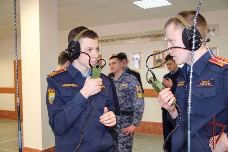 Росгвардия приглашает в ведомственные военные институты!