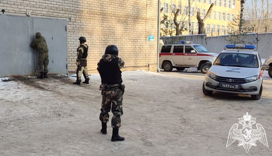 В Кирове росгвардейцы провели День открытых дверей для подшефных школьников