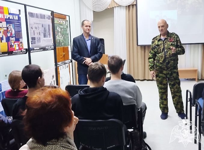 Ветераны Росгвардии провели встречи на военно-патриотическую тематику с кировскими школьниками 