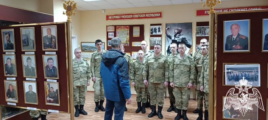 Ветеран Росгвардии напомнил военнослужащим по призыву о мужестве жителей блокадного Ленинграда