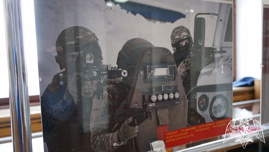 В Кирове открылась выставка, посвященная Дню войск национальной гвардии Российской Федерации