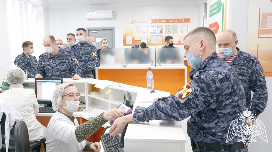 Кировские росгвардейцы стали донорами плазмы крови