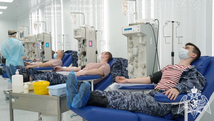 Кировские росгвардейцы стали донорами плазмы крови