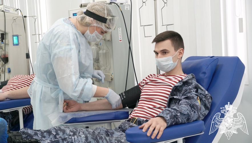 Кировские росгвардейцы стали донорами плазмы крови