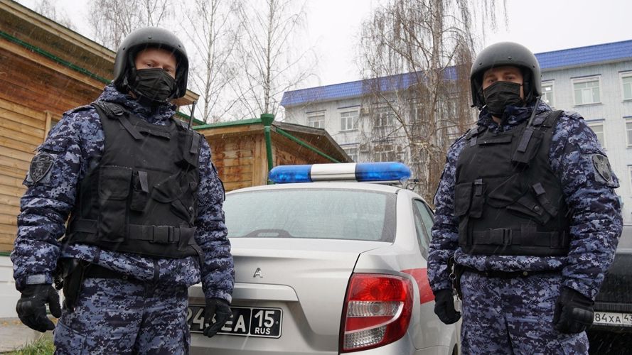 В Кирове росгвардейцы задержали подозреваемую в приобретении наркотиков