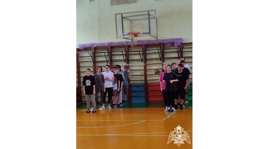 В Кирове росгвардейцы провели для подшефных урок физкультуры