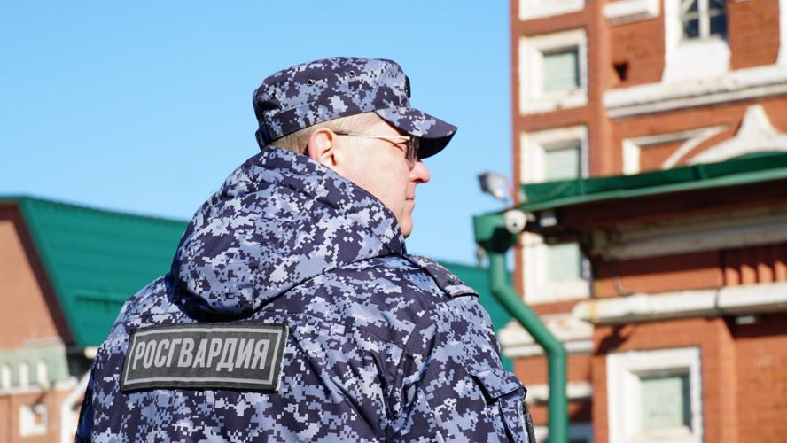 В Кирове сотрудники Росгвардии обеспечили общественный порядок в Вербное воскресенье