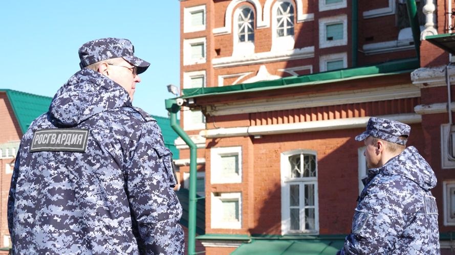 В Кирове сотрудники Росгвардии обеспечили общественный порядок в Вербное воскресенье