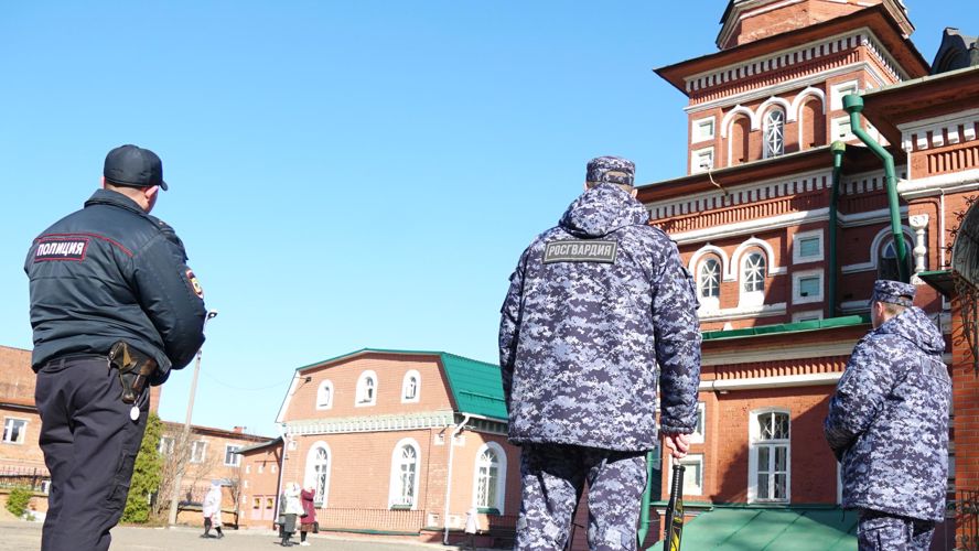В Кирове сотрудники Росгвардии обеспечили общественный порядок в Вербное воскресенье