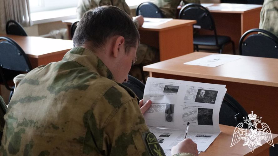 В Кирове росгвардейцы приняли участие в акции «Диктант Победы»